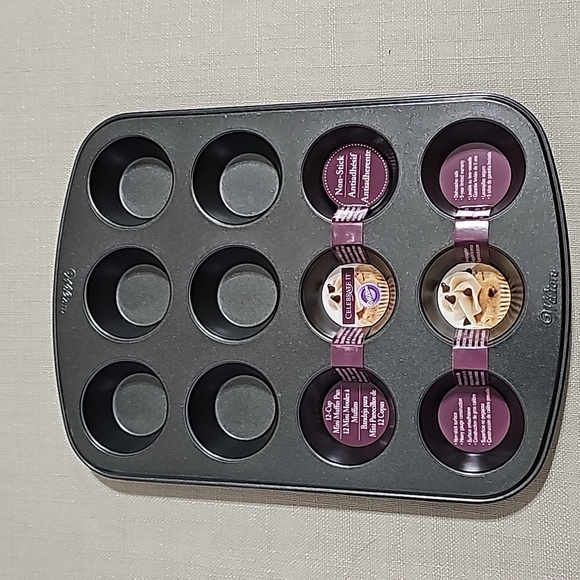 Wilton Mini Muffin Pan NWT - Picture 3 of 7